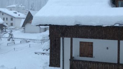Nello Zoldano, frane e neve, 'per fortuna c'è il caminetto' Nello Zoldano, frane e neve, 'per fortuna c'è il caminetto'