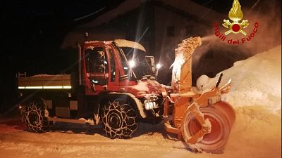 Squadre vigili del fuoco operano dalla scorsa notte Squadre vigili del fuoco operano dalla scorsa notte