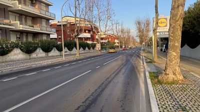 Strade deserte nel giorno dello shopping Strade deserte nel giorno dello shopping
