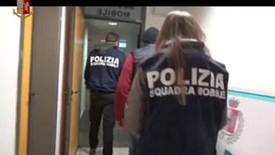 Interdetto per un anno insegnante Filosofia, sequestrato pc Interdetto per un anno insegnante Filosofia, sequestrato pc