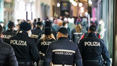 Prefetto: "Troppi assembramenti in spregio a norme e decessi" Prefetto: "Troppi assembramenti in spregio a norme e decessi"