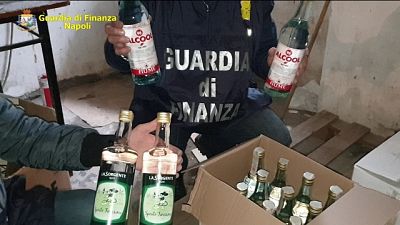 Blitz Gdf nel Napoletano, falso marchio 'Moet' Blitz Gdf nel Napoletano, falso marchio 'Moet'