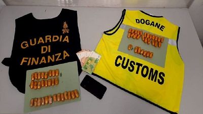 Operazione di Finanza e Dogane all'aeroporto Marconi Operazione di Finanza e Dogane all'aeroporto Marconi