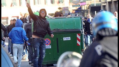 Genova, lancio mozzicone su ragazzo, a proteste reazione gruppo Genova, lancio mozzicone su ragazzo, a proteste reazione gruppo