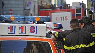 Decesso in abitazione, i soccorsi di vigili del fuoco e 118 Decesso in abitazione, i soccorsi di vigili del fuoco e 118