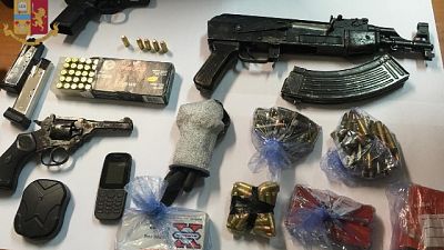 In casa genitori defunti nel Foggiano anche 400 cartucce In casa genitori defunti nel Foggiano anche 400 cartucce