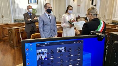 Collegati da Napoli e Brasile con Sala consiglio comunale Collegati da Napoli e Brasile con Sala consiglio comunale