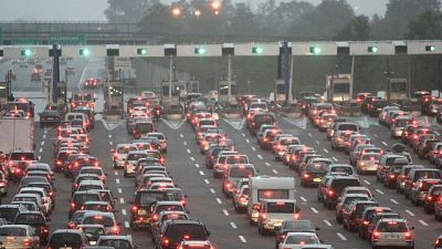 Secondo giorno di esodo dalla città per le vacanze natalizie Secondo giorno di esodo dalla città per le vacanze natalizie