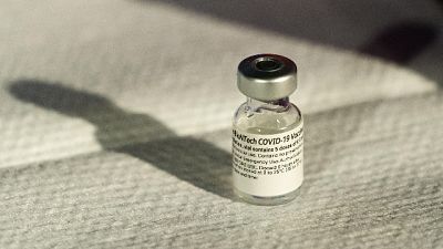 Allo Spallanzani vaccino per 2 medici, operatore e ricercatrice Allo Spallanzani vaccino per 2 medici, operatore e ricercatrice