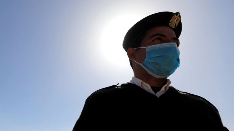 مصر تسجل 1051 إصابة جديدة بفيروس كورونا و67 وفاة
