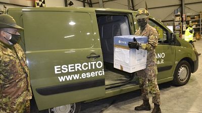 Tra i primi a essere vaccinati il virologo Gaensbacher Tra i primi a essere vaccinati il virologo Gaensbacher
