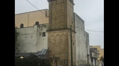 In Salento, calcinacci danneggiano due auto In Salento, calcinacci danneggiano due auto