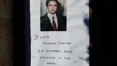 Davanti all'abitazione del magistrato manifesto ringraziamento Davanti all'abitazione del magistrato manifesto ringraziamento