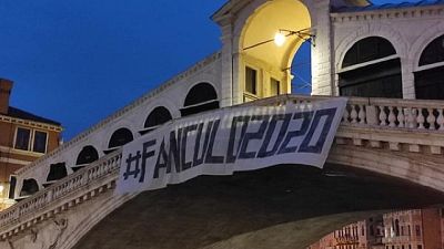Striscione ingiurioso per gesto goliardico e scaramantico Striscione ingiurioso per gesto goliardico e scaramantico