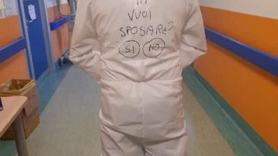 Ha sconfitto Covid, poi la domanda: "Carmelì mi vuoi sposare?" Ha sconfitto Covid, poi la domanda: "Carmelì mi vuoi sposare?"