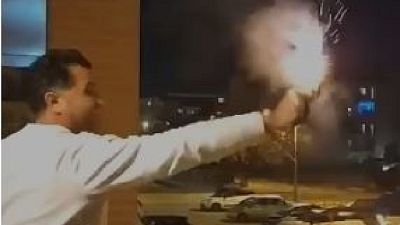 Dopo i 2 video Capodanno choc, con figlio 16enne e bimbo Taranto Dopo i 2 video Capodanno choc, con figlio 16enne e bimbo Taranto