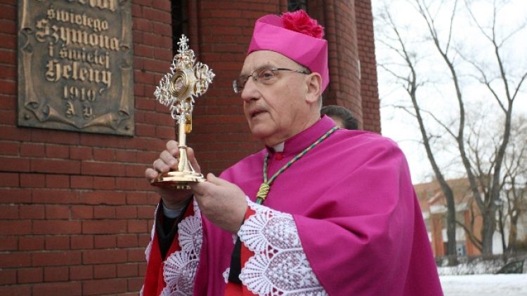 Mons. Tadeusz Kondrusiewicz compie oggi 75 anni