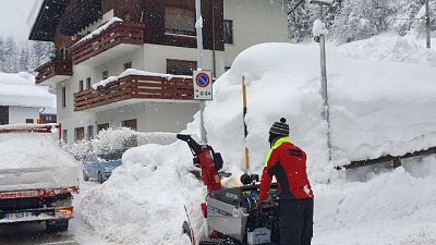 Disagi per neve nel vicentino e nel bellunese Disagi per neve nel vicentino e nel bellunese