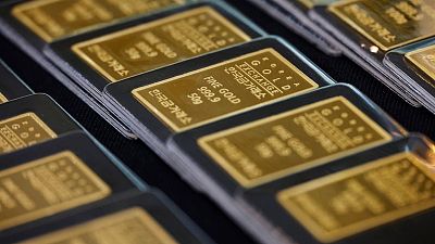 الذهب يصعد مع ارتفاع الطلب بفعل زيادة إصابات الفيروس وتراجع السندات الأمريكية الذهب يصعد مع ارتفاع الطلب بفعل زيادة إصابات الفيروس وتراجع السندات الأمريكية