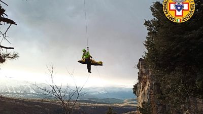Donna con famiglia e altri escursionisti infrangono dpcm Donna con famiglia e altri escursionisti infrangono dpcm