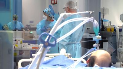 In 24 ore 10.800 nuovi casi, calano le terapie intensive (-4) In 24 ore 10.800 nuovi casi, calano le terapie intensive (-4)