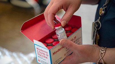 1 milione e 300mila dosi nei prossimi 3 mesi.Centomila a gennaio 1 milione e 300mila dosi nei prossimi 3 mesi.Centomila a gennaio
