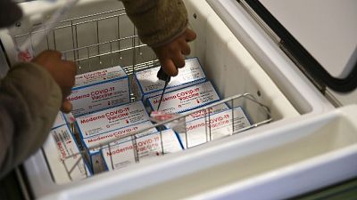 Calano nuovi positivi (671) e percentuale su tamponi effettuati Calano nuovi positivi (671) e percentuale su tamponi effettuati