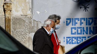 Calo negli ospedali di ricoveri e terapie intensive Calo negli ospedali di ricoveri e terapie intensive