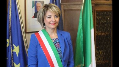 Ordinanza sindaco, troppi casi e reparti ospedale pieni Ordinanza sindaco, troppi casi e reparti ospedale pieni