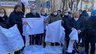 Confcommercio e Confesercenti: "Altrimenti lo Stato ci aiuti" Confcommercio e Confesercenti: "Altrimenti lo Stato ci aiuti"