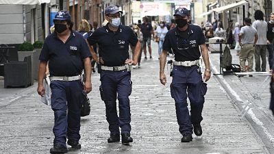 A Genova. Salvato dalla polizia locale A Genova. Salvato dalla polizia locale