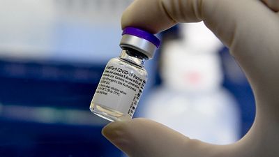 Anche 14 morti. Arriva nuova tranche di vaccini Pfizer Anche 14 morti. Arriva nuova tranche di vaccini Pfizer