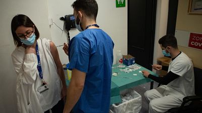 Oggi 805 nuove positività, 25 i decessi di cui 2 pregressi Oggi 805 nuove positività, 25 i decessi di cui 2 pregressi