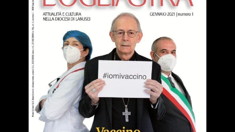 Foto su rivista diocesana Ogliastra con cartello #iomivaccino