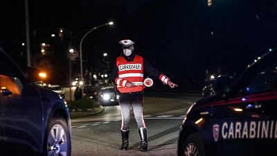 In caserma con avvocati, 'fuggito perché non ho la patente' In caserma con avvocati, 'fuggito perché non ho la patente'
