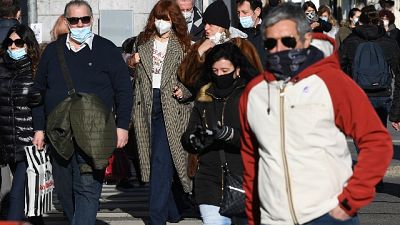 Diminuiscono casi, decessi e ricoveri ma aumentano intensive Diminuiscono casi, decessi e ricoveri ma aumentano intensive