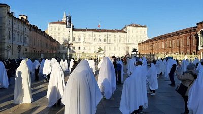 Settore protesta contro governo, in 120mila senza lavoro Settore protesta contro governo, in 120mila senza lavoro