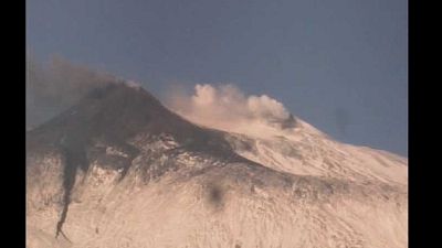Diradata nube vulcanica, i due flussi lavici in raffreddamento Diradata nube vulcanica, i due flussi lavici in raffreddamento