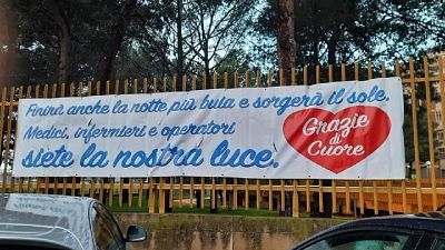 Sanitario, "al di là della retorica, grazie. Chiunque voi siate" Sanitario, "al di là della retorica, grazie. Chiunque voi siate"