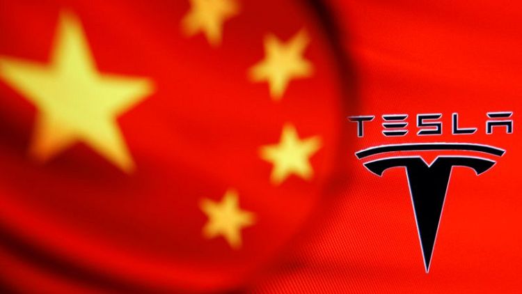 EXCLUSIVA-Tesla, bajo observación en China, aumenta interacción con reguladores: fuentes
