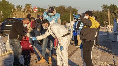 Unhcr, 4.500 salvati da ong. Via terra sono giunti in 4.100 Unhcr, 4.500 salvati da ong. Via terra sono giunti in 4.100