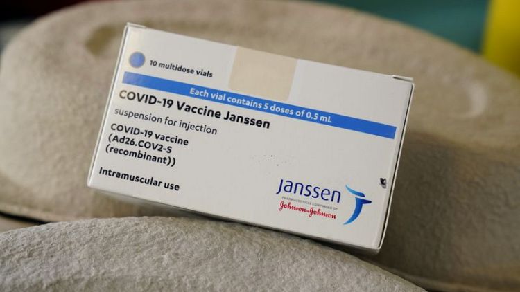 Dinamarca excluye inyección de J&J contra COVID-19 de su programa de vacunación