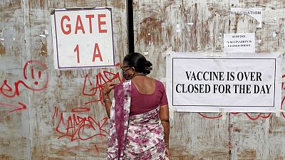 Doctores indios en formación son sacados de exámenes para unirse a combate contra COVID Doctores indios en formación son sacados de exámenes para unirse a combate contra COVID