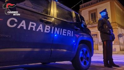 A Rotondella, colpiti con coltellate. Indagano i Carabinieri A Rotondella, colpiti con coltellate. Indagano i Carabinieri