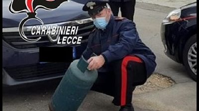 In Salento, donna cercava di fuggire dopo violenta lite In Salento, donna cercava di fuggire dopo violenta lite