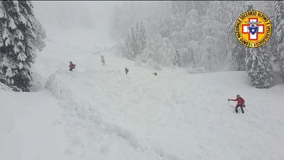 A breve bonifica della neve con le sonde A breve bonifica della neve con le sonde