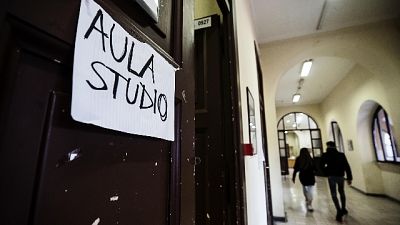 S.Giorgio a Cremano, vietato stazionare entro 50 metri istituti S.Giorgio a Cremano, vietato stazionare entro 50 metri istituti