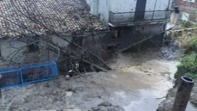 Nel cosentino verifiche su frana ancora in movimento Nel cosentino verifiche su frana ancora in movimento