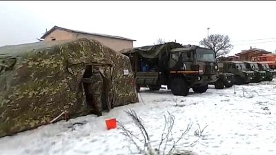 Alpini IX Reggimento L'Aquila hanno montato tende riscaldate Alpini IX Reggimento L'Aquila hanno montato tende riscaldate