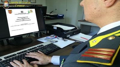 Contestato a 17 tra attuali e ed ex amministratori comunali Contestato a 17 tra attuali e ed ex amministratori comunali